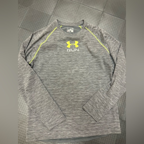 UNDER ARMOUR MENS GRAY AND YELLOW RUNNING SHIRT FITTED HEAT GEAR LARGE - Picture 1 of 5